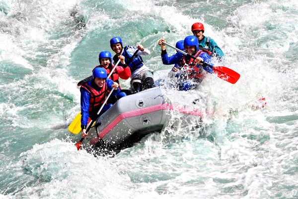 Wildwater rafting ()